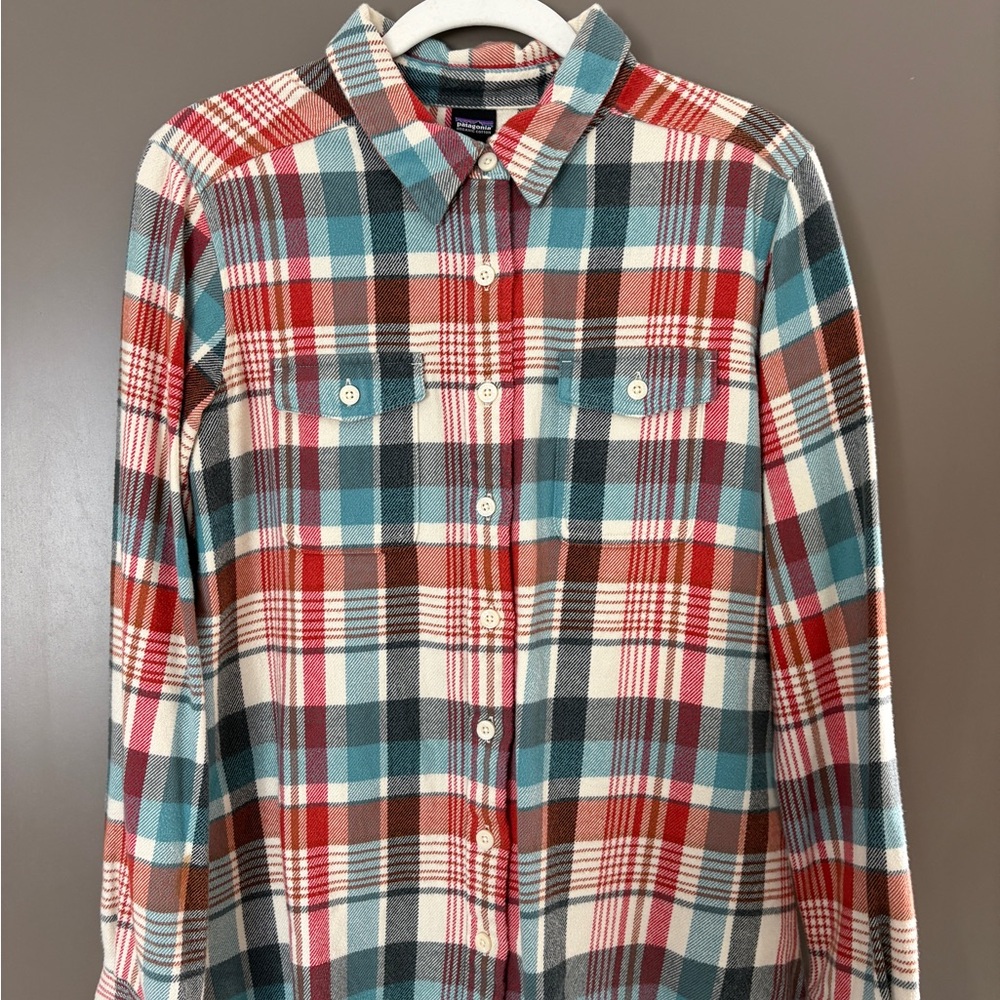 Patagonia Women's Fjord Flannel Red and Blue Plaid Button Down Shirt